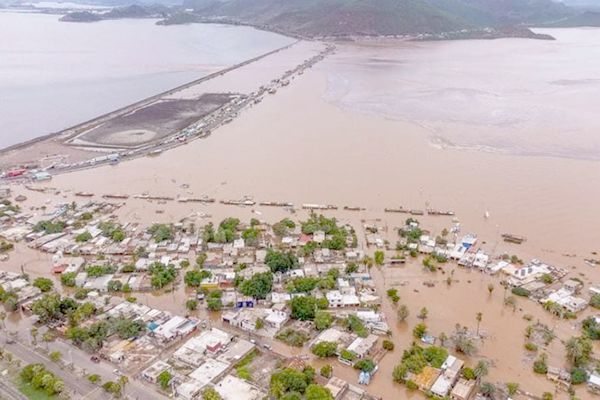 Suman 11 muertos por inundaciones en Sonora