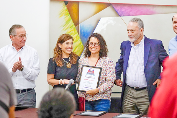 Premian a ganadores de muestra de teatro