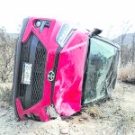 Vuelca vehículo en la carretera a Paredón