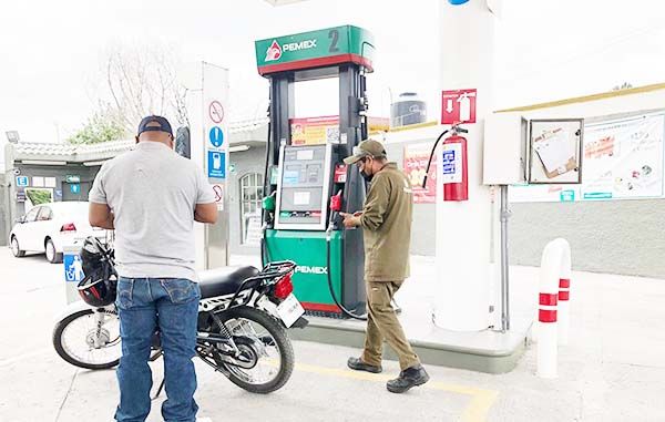 Prevén disminuya precio de gasolina