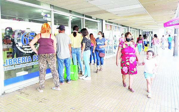 Compran útiles tarde y atiborran papelerías