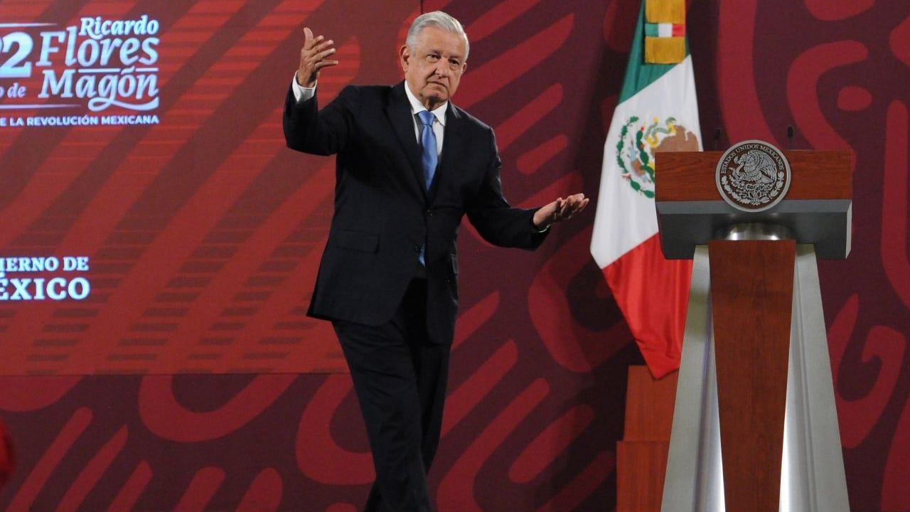 AMLO pide apoyo a empresarios de Nuevo León para construir acueducto en ocho meses
