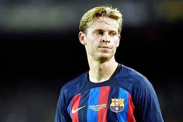 Amenazó el Barcelona a De Jong con ir a tribunales