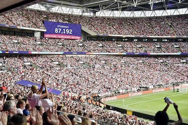 Vuelan boletos para el Inglaterra-EU femenil en Wembley