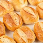 Truco para que el pan duro parezca recién horneado