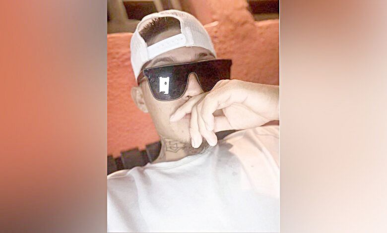 Dedica joven canción a mineros atrapados