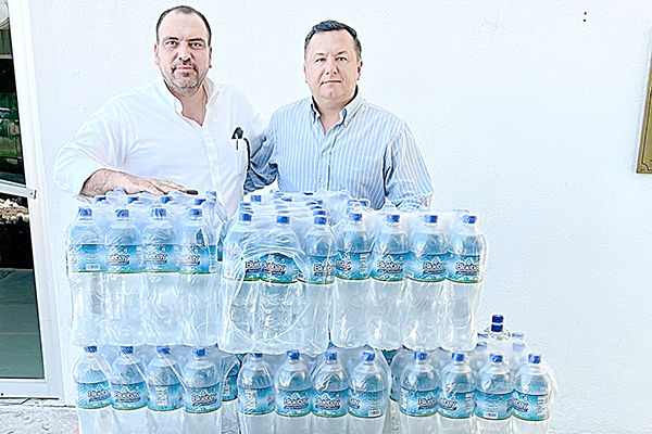 Envían a brigadistas paquetes de agua