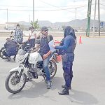 Retiran en operativo a diez motociclistas