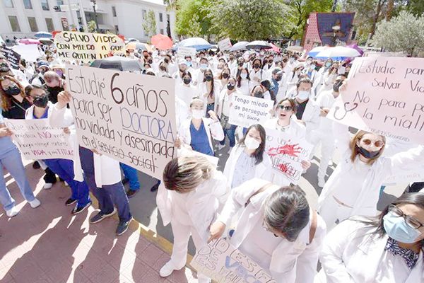 ‘¡No queremos vivir con miedo!’, claman médicos