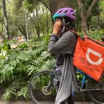 Derechos, seguridad y respeto: esto piden los repartidores de apps