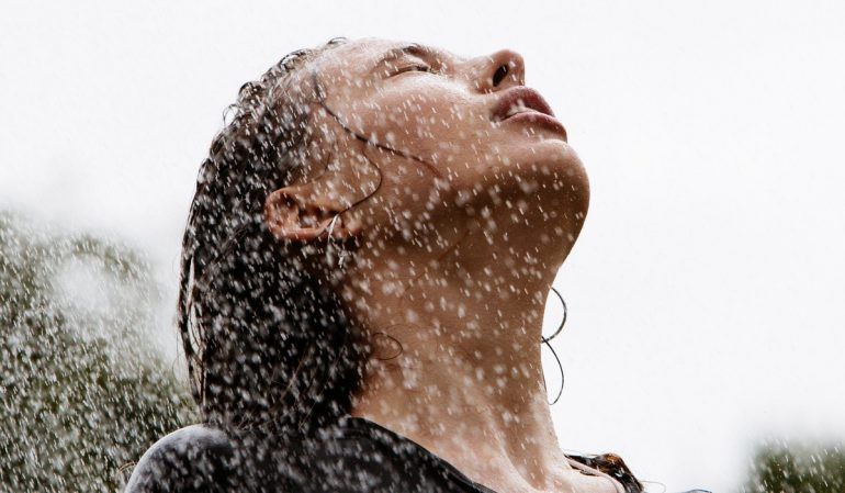 ¿ES SEGURO BEBER AGUA DE LLUVIA?