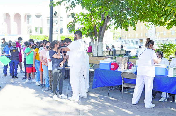 Inmunizan a niños de 12 contra Covid