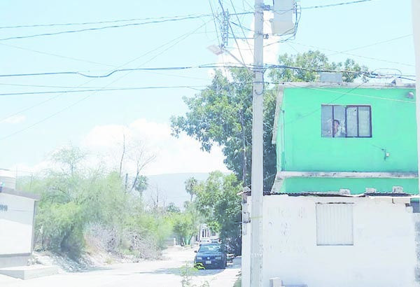 Hartan apagones de CFE a vecinos