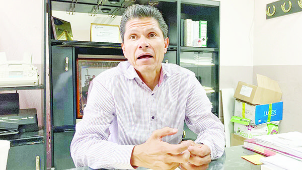 Dialoga sindicato con obreros inconformes