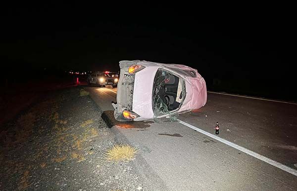 Madre e hija terminan heridas en volcadura