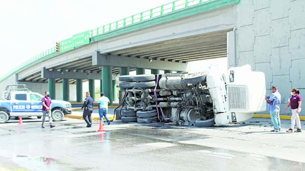 Pipa improvisada se voltea en la 30