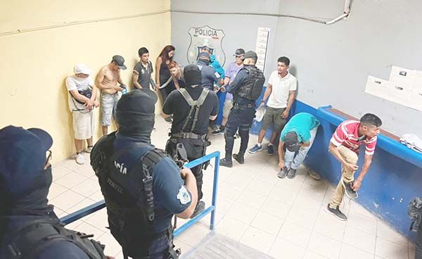 Seis detenidos deja operativo