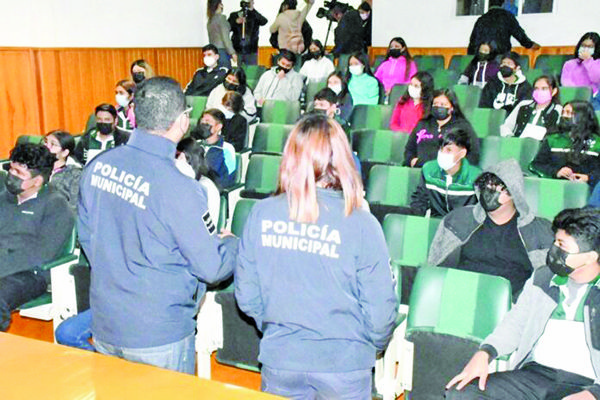 Previene SP delitos con pláticas en las escuelas