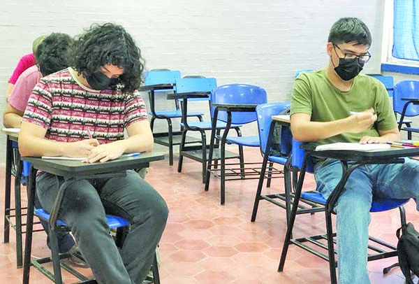 Ayudan a jóvenes a no perder carrera