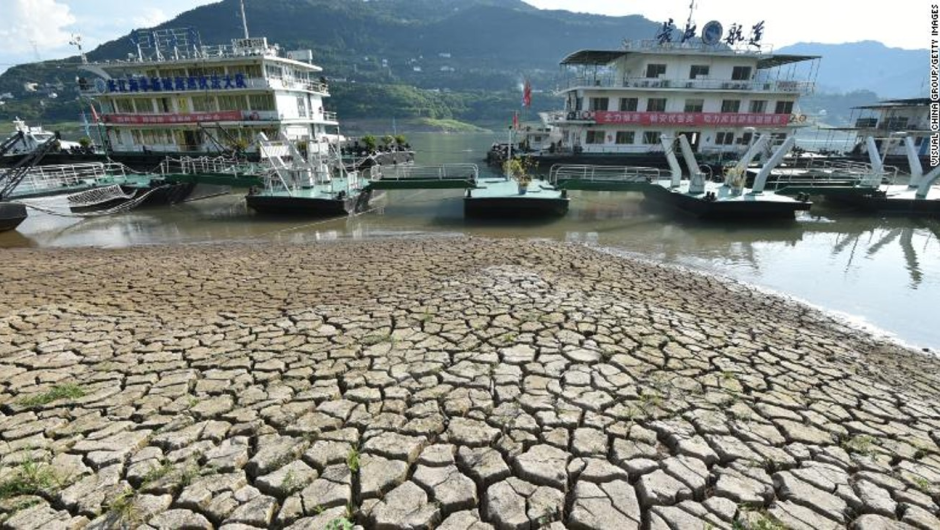 China siembra nubes para reponer el río Yangtze, que se está secando en medio del calor extremo