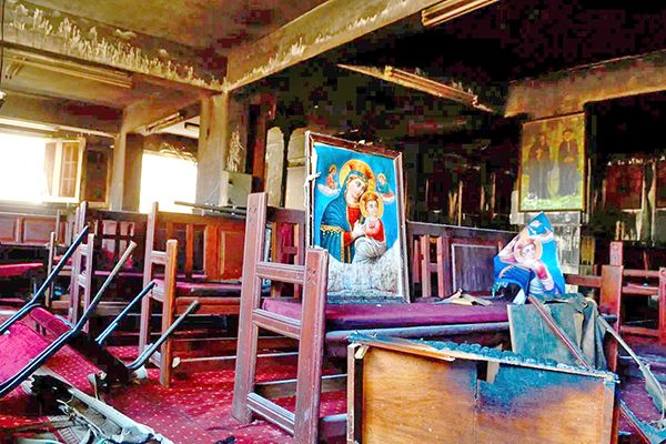Incendio arrasa iglesia abarrotada en Egipto; reportan al menos 41 muertos