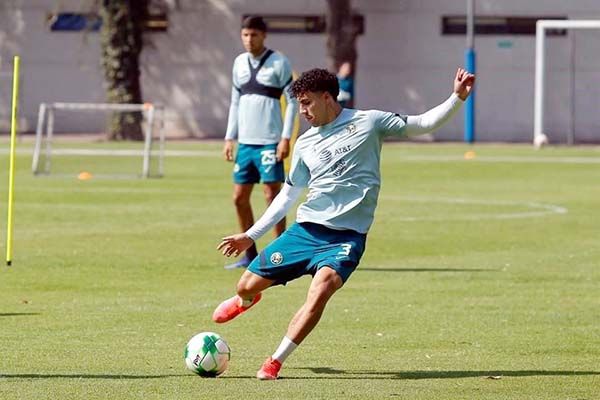 Negocia Ajax con América por Jorge Sánchez