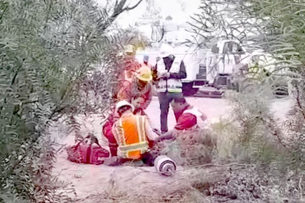 Cae trabajador de 5 metros de altura