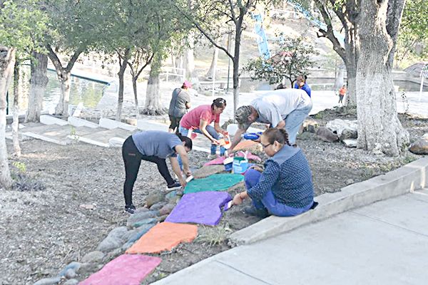 Dan mantenimiento a parque La Cascada