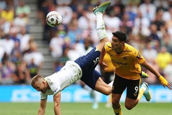 Raúl Jiménez está de regreso en las canchas tras la lesión