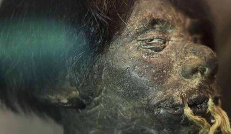 ASÍ ERA LA MACABRA PRÁCTICA DE LA TRIBU SHUAR DE REDUCIR LA CABEZA DE SUS ENEMIGOS