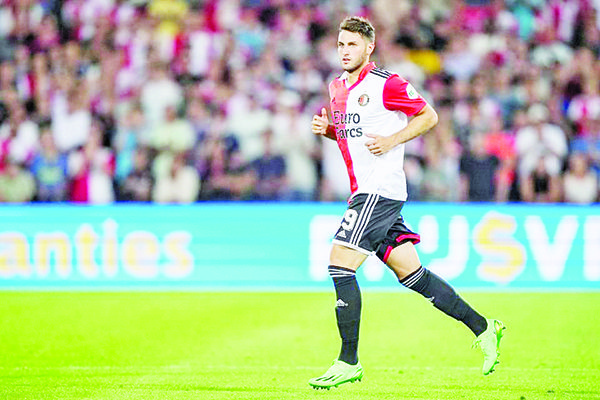 Debuta Santiago Giménez con el Feyenoord