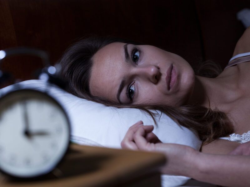 Los humanos no deben estar despiertos después de medianoche, advierten científicos