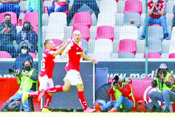 Marca Carlos González en remontada del Toluca