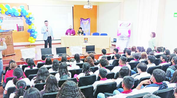 Donan ejecutivos de IMEF equipo a prepa de UA de C