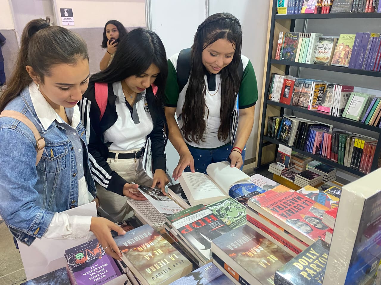 VISITÓ COLEGIO DE BACHILLERES DE COAHUILA FERIA DEL LIBRO MONTERREY