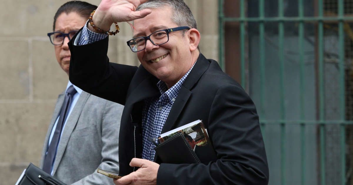 LORET DE MOLA DESTAPA FRAUDES DE JENARO VILLAMIL; LO LLAMAN #LORDANTENAS