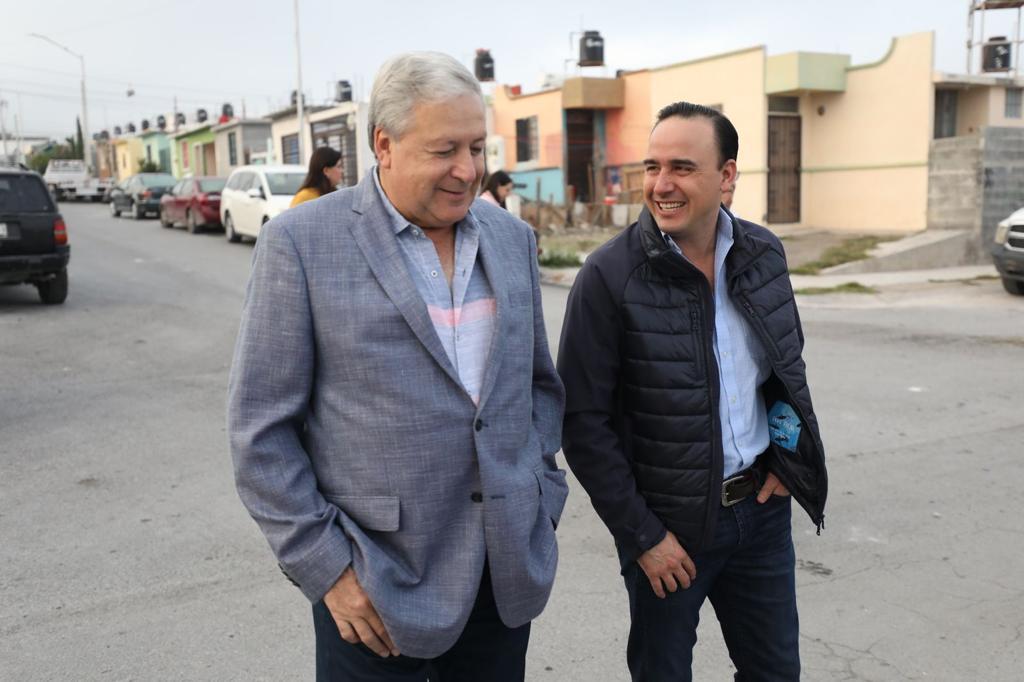 ENTREGAN MANOLO Y CHEMA OBRAS DE MEJORANDO ANDO EN ESCUELA DE SALTILLO