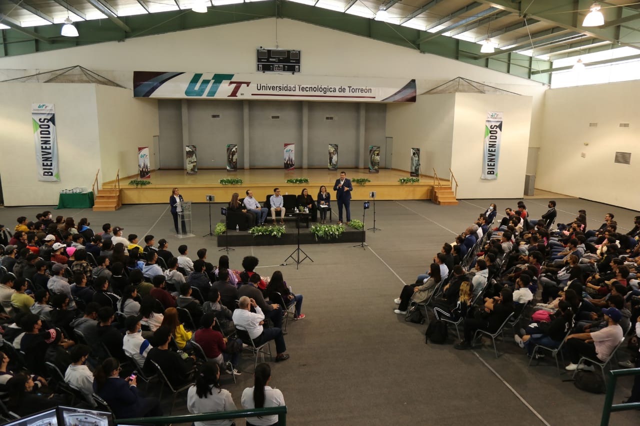 EGRESADOS EMPRENDEDORES DE UNIVERSIDAD TECNOLÓGICA DE TORREÓN COMPARTEN SUS EXPERIENCIAS