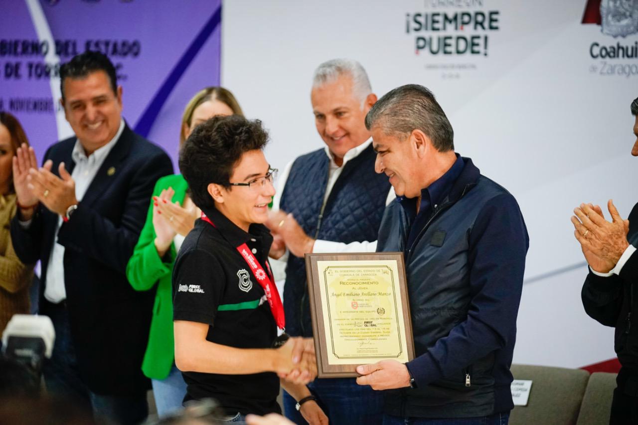 RECONOCE GOBIERNO DE COAHUILA A ALUMNOS DEL COLEGIO CERVANTES, DE TORREÓN