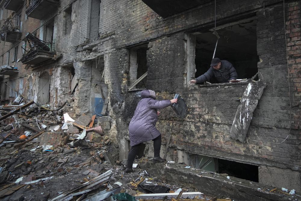 UCRANIANOS EN KIEV: BOMBARDEADOS, PERO NO DERROTADOS