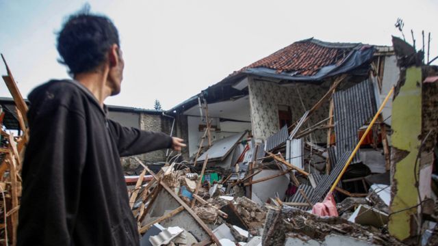 TERREMOTO EN INDONESIA: SUBE EL NÚMERO DE MUERTOS A 268 Y HAY DECENAS DE DESAPARECIDOS