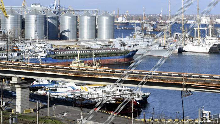 RUSIA IMPEDIRÁ QUE BUQUES CON GRANOS CRUCEN EL MAR NEGRO SIN SU INSPECCIÓN