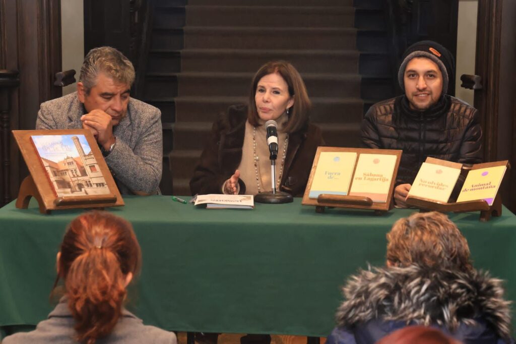 LLEVA GOBIERNO DE SALTILLO COLECCIÓN “LETRAS DEL DESIERTO” A BIBLIOTECAS