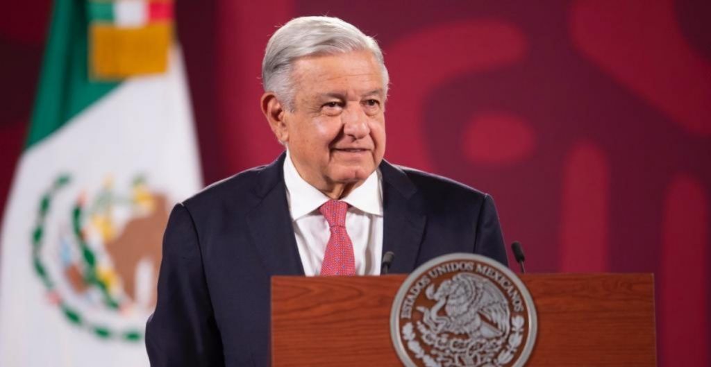 AMLO CALIFICA DE RATEROS, CLASISTAS E HIPÓCRITAS A LOS ORGANIZADORES DE LA MARCHA EN DEFENSA DEL INE: “QUE LLEGUEN AL ZÓCALO, YO NI VOY A ESTAR AQUÍ”