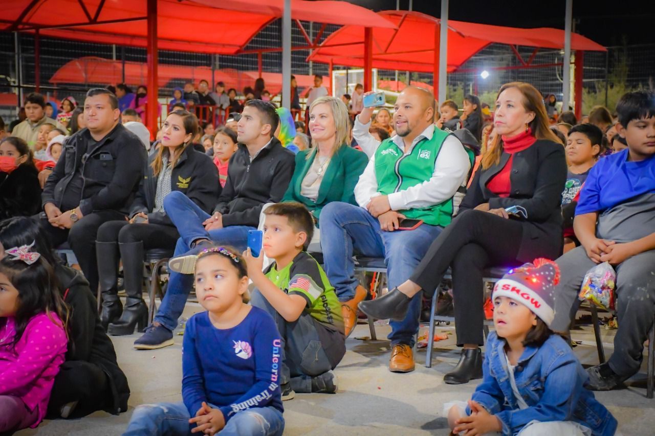 LLEVAN ALEGRIA A CIENTOS DE PEQUEÑOS CON EL FESTIVAL NAVIDEÑO