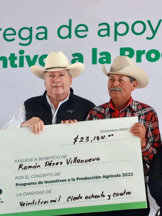 ENTREGA CHEMA FRAUSTRO APOYOS RURALES A 2 MIL 500 PRODUCTORES