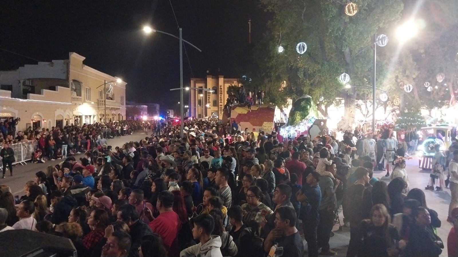 CIENTOS DE MATLACHINES OFRECEN SU AGRADECIMIENTO A LA VIRGEN DE GUADALUPE