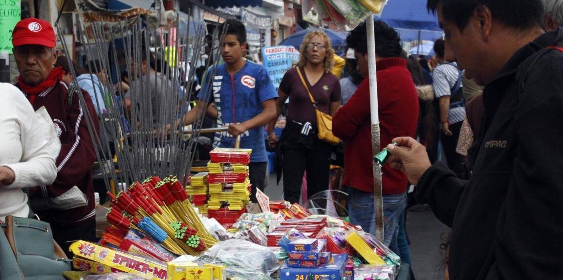 TRONAR COHETES PUEDE MUTILAR O DEJAR CIEGO AL QUE LOS USE ADVIERTE PROTECCIÓN CIVIL Y BOMBEROS DE PIEDRAS NEGRAS