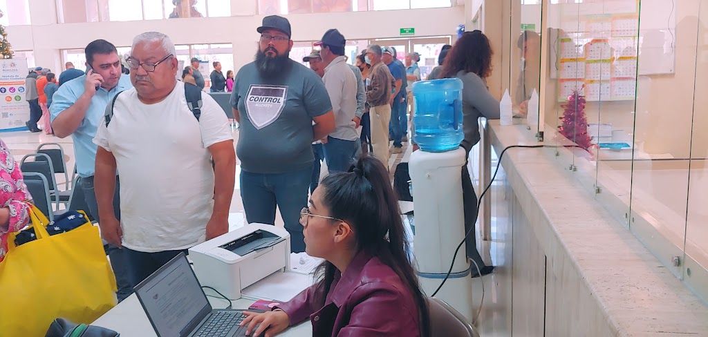 MUCHOS DE LOS CIUDADANOS ACUDEN APAGAR EL PREDIAL POR PRIMERA VEZ