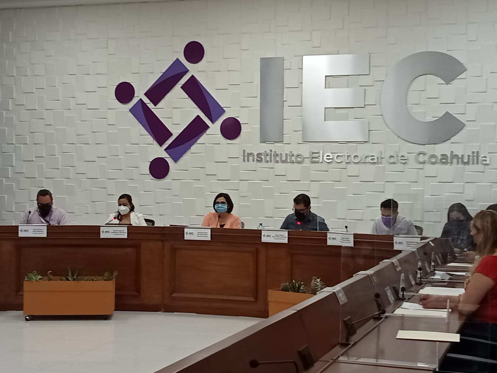 PRECANDIDATOS NO DEBEN PEDIR VOTOS NI DAR PROPUESTAS: IEC
